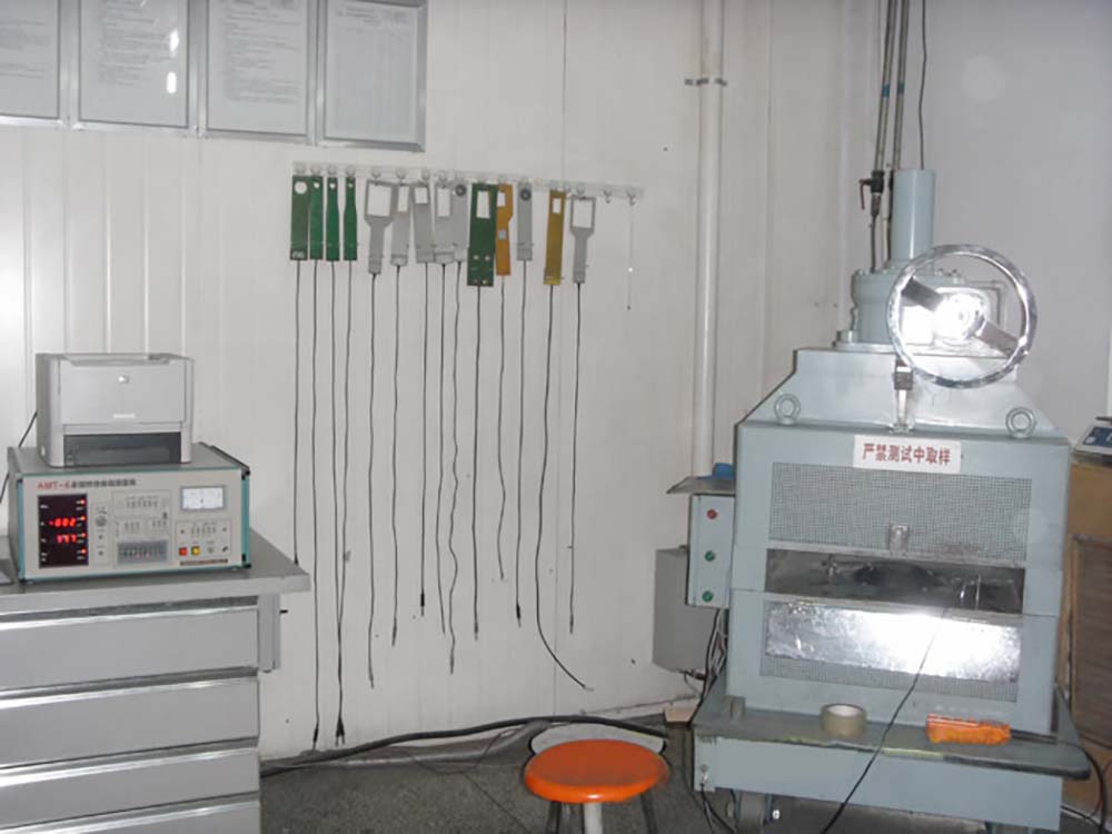 Magnetic characteristic automatic test instrument